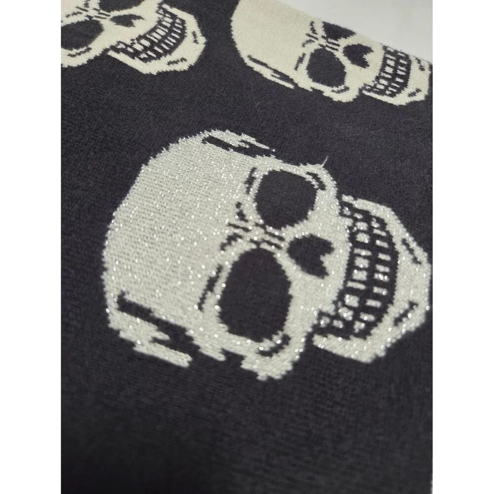 All Over Skull Print Knit Pillowcase